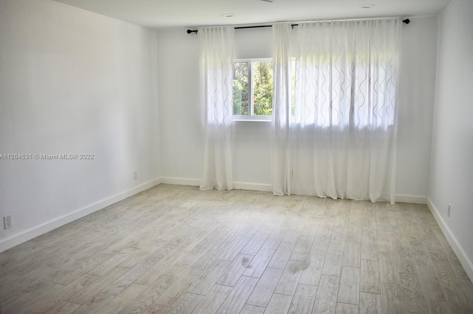 1415 Grant St, Hollywood FL  33020-3750 exterior