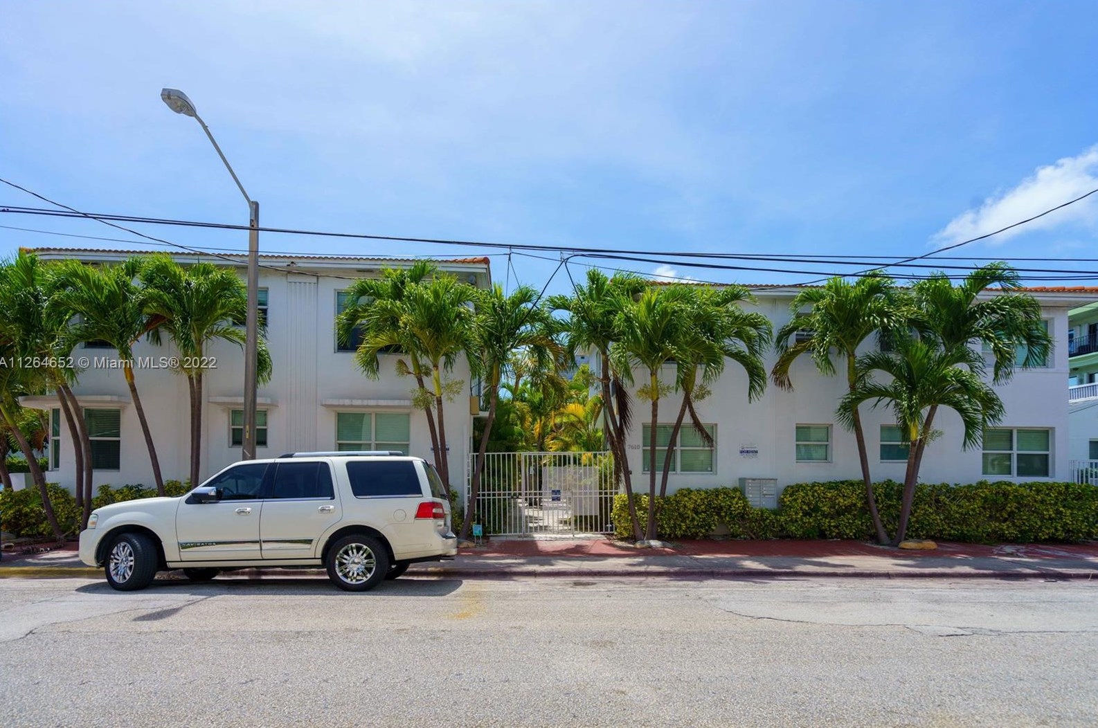 7610 Byron Ave Apt 10, Miami, FL 33141