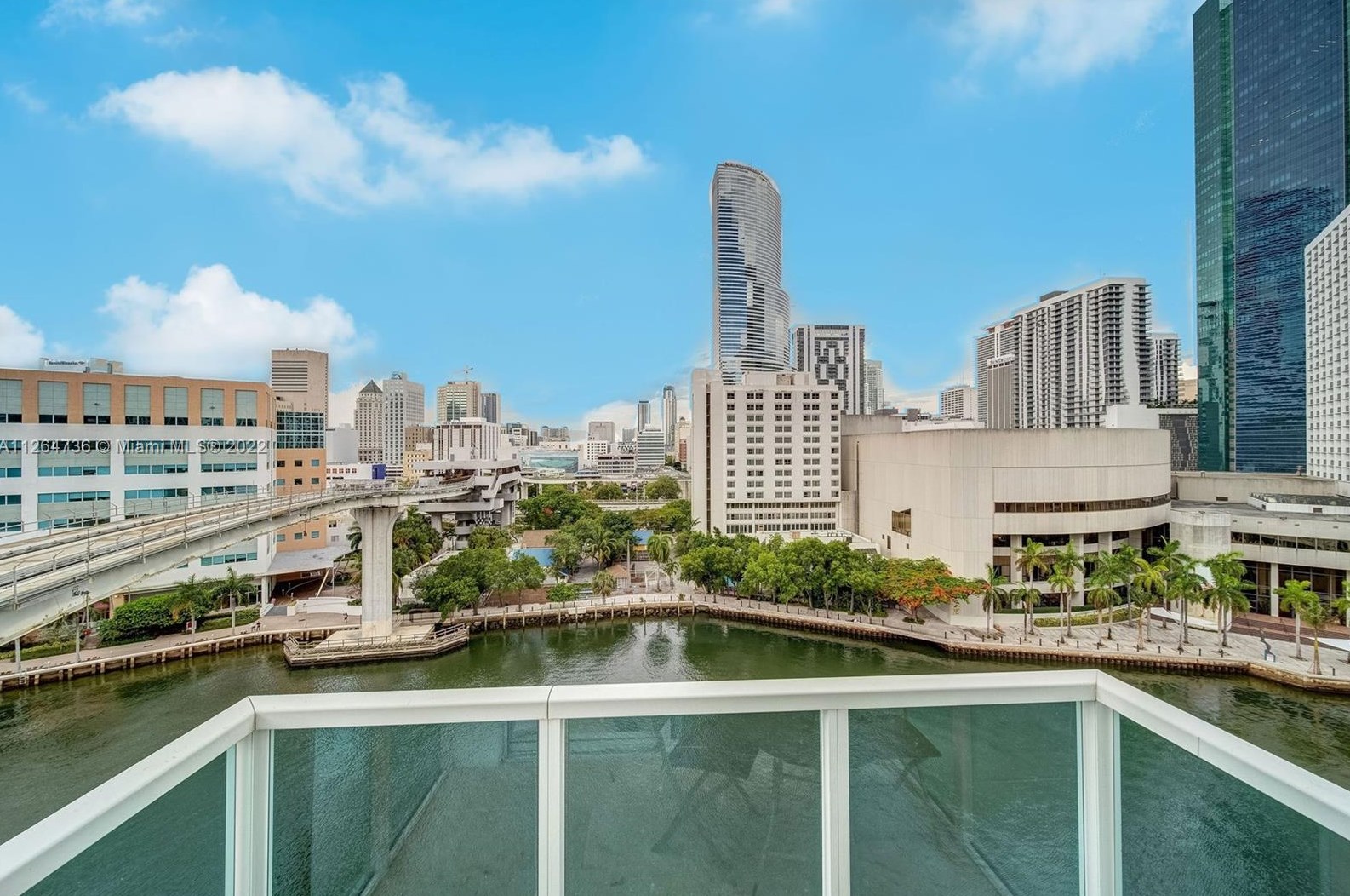 31 5th St, Miami FL 33131-2505 exterior