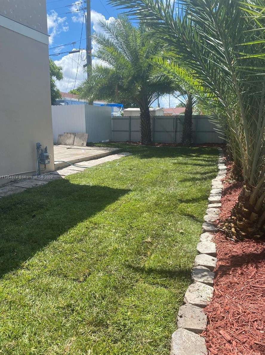 390 W 41st St #2, Hialeah, FL 33012