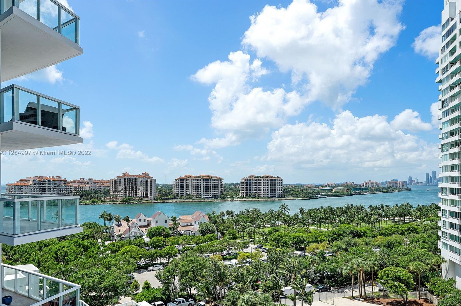 100 S Pointe Dr #910, Miami, FL 33139