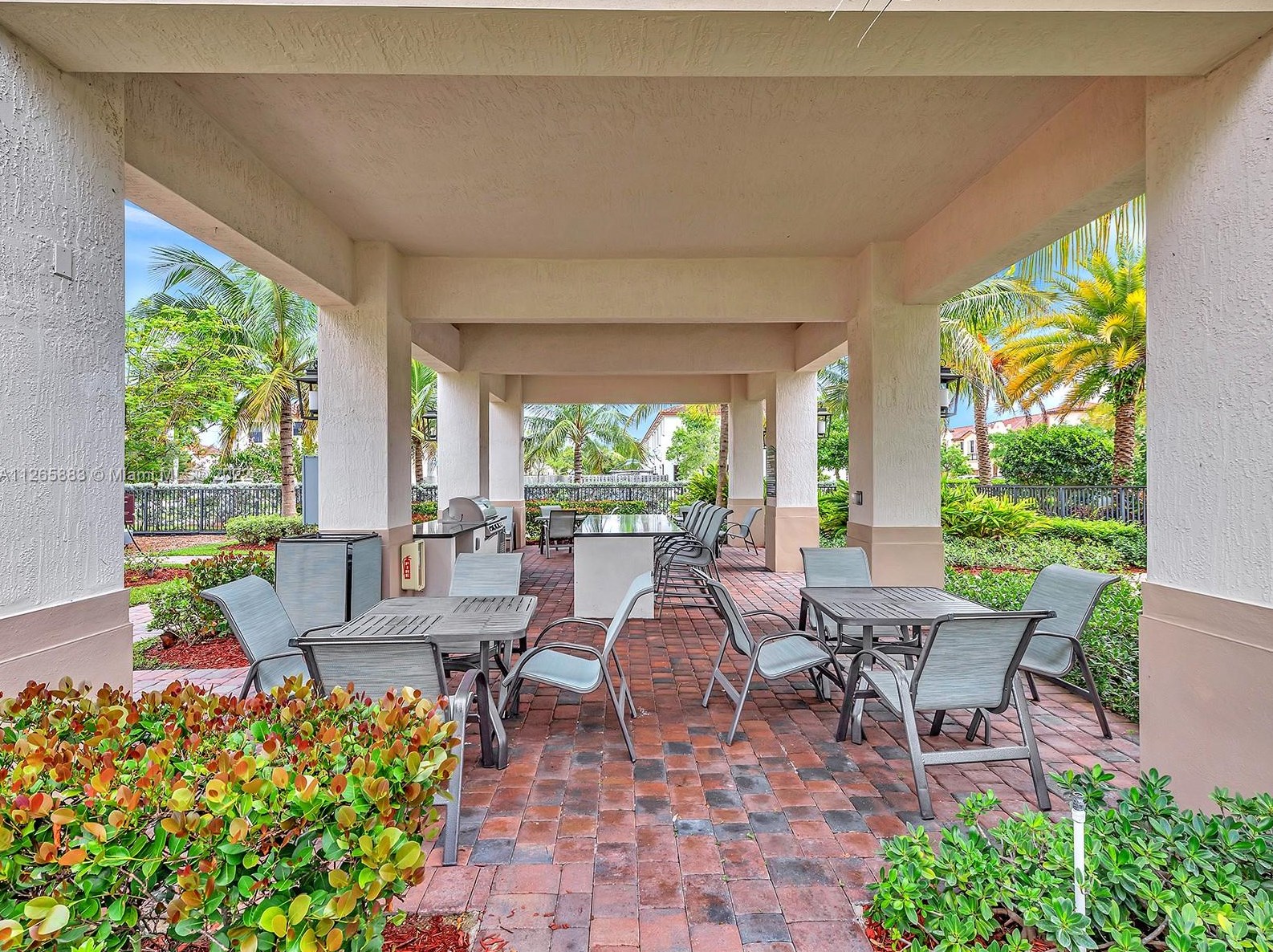 15012 177th Ter, Miami FL  33187-7704 exterior