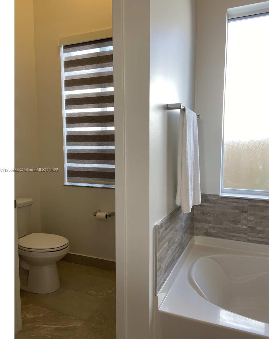 15012 177th Ter, Miami FL  33187-7704 exterior