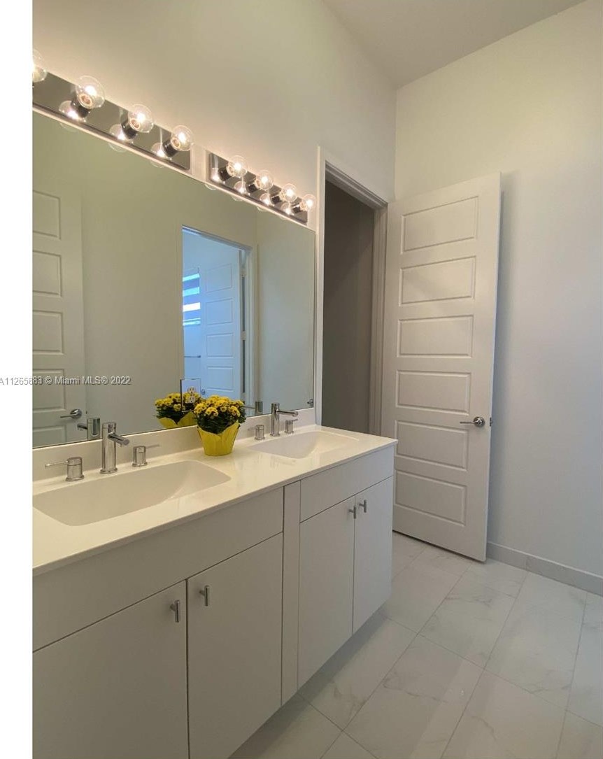 15012 177th Ter, Miami FL  33187-7704 exterior