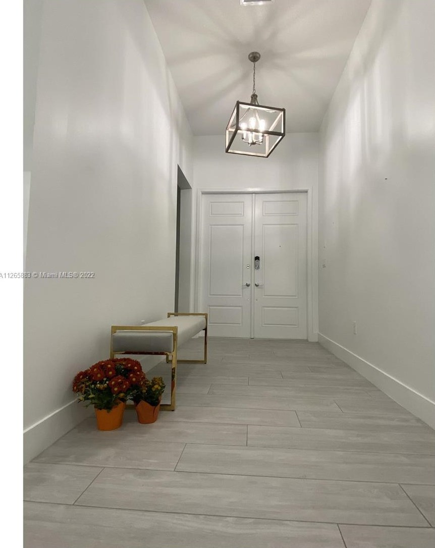 15012 177th Ter, Miami FL  33187-7704 exterior