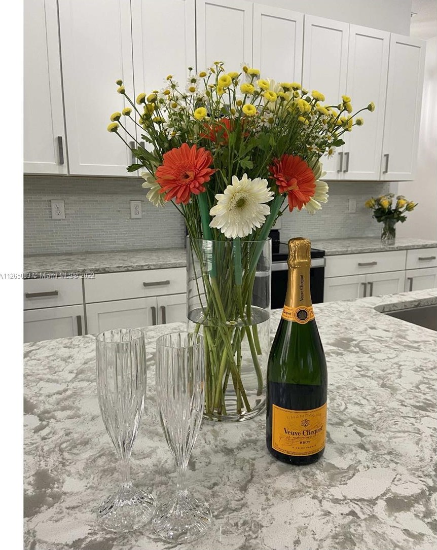 15012 177th Ter, Miami FL  33187-7704 exterior