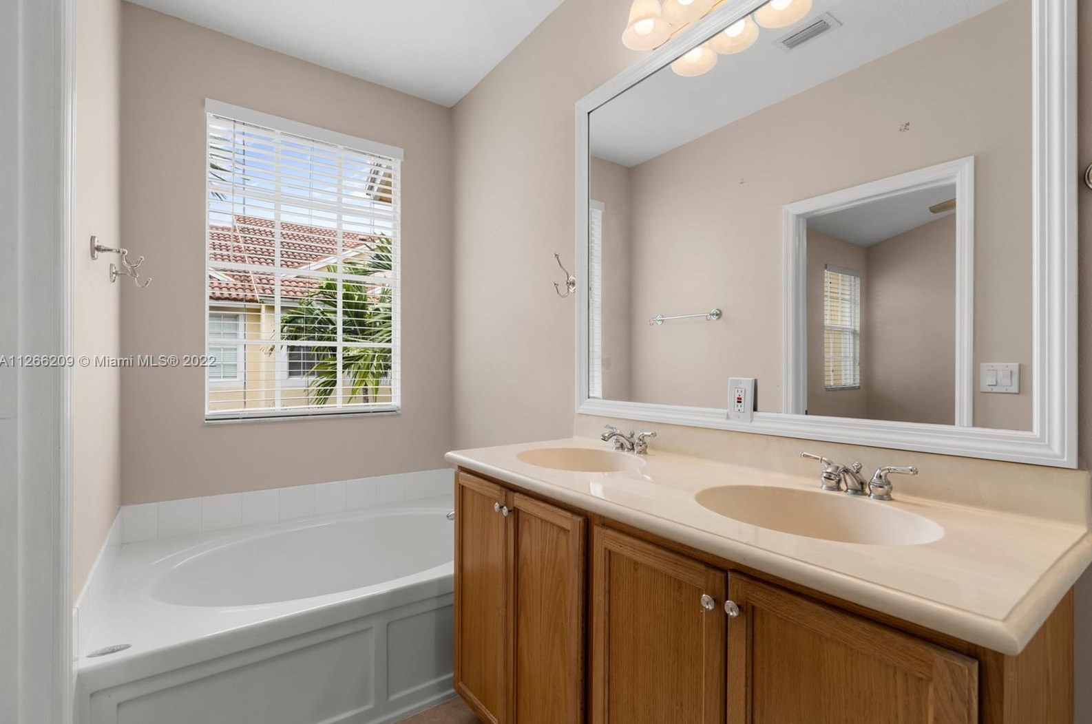 121 Harbors Way, Boynton Beach FL  33435-2400 exterior