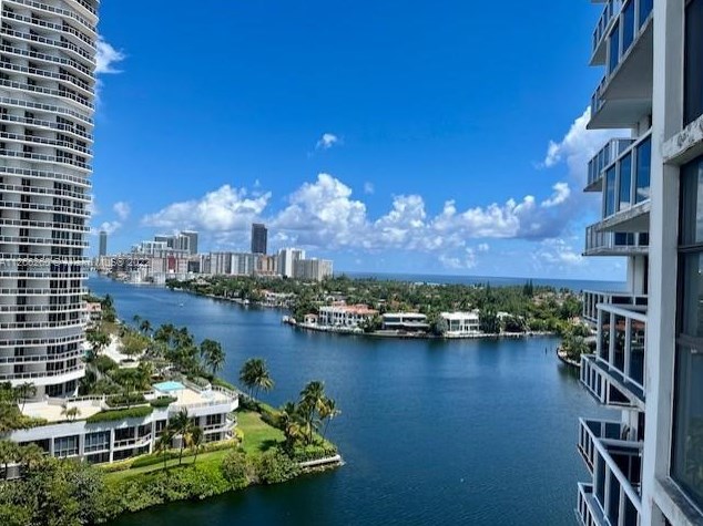 20515 E Country Club Dr Apt 1241, Miami, FL 33180