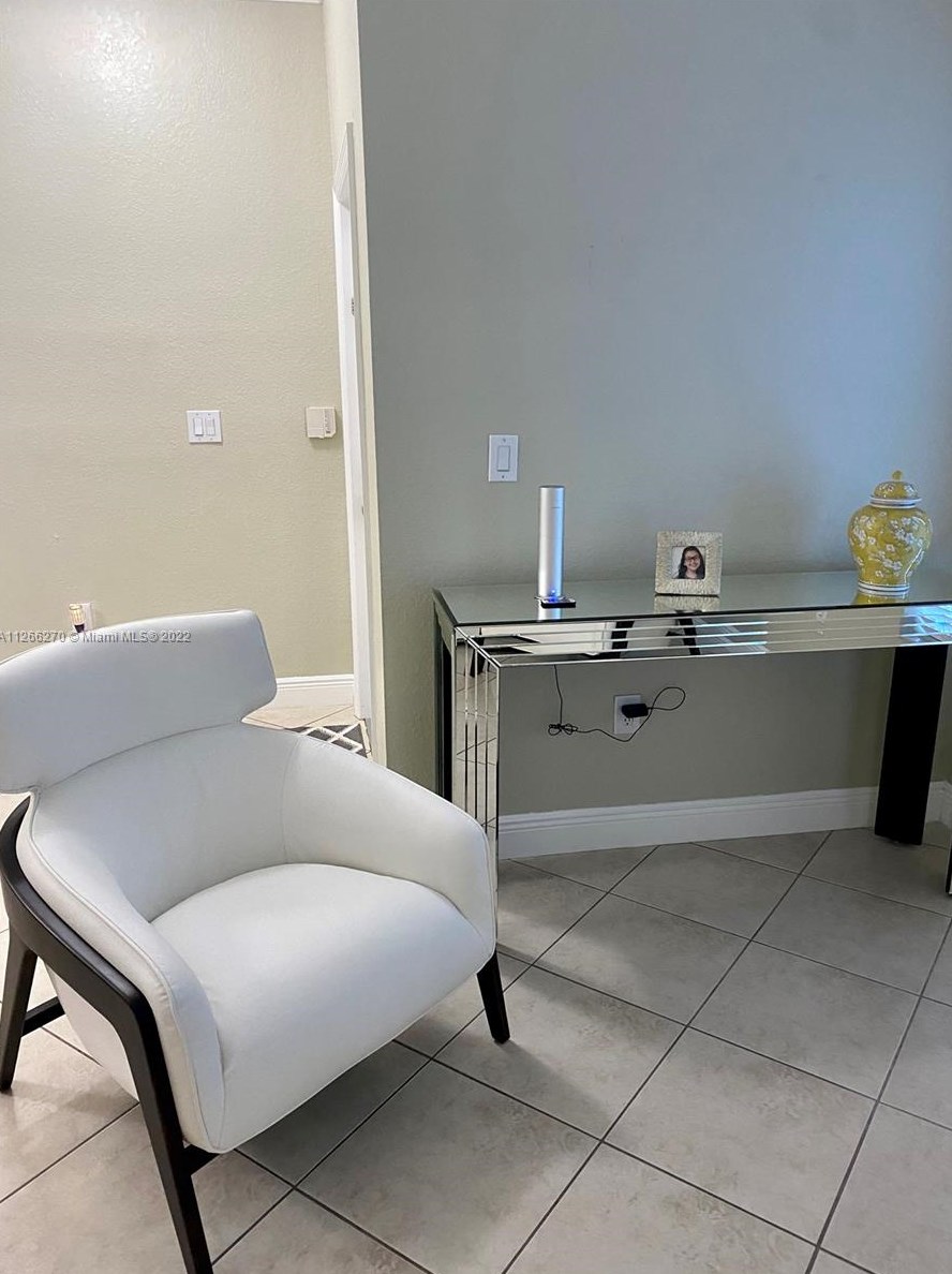 8960 W Flagler St #7, Miami, FL 33174