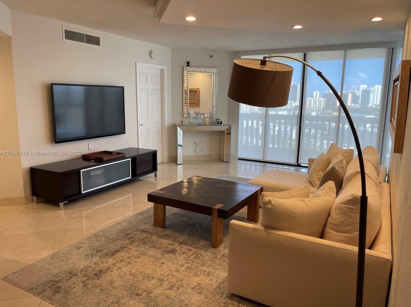 1000 E Island Blvd #1703, Miami, FL 33160