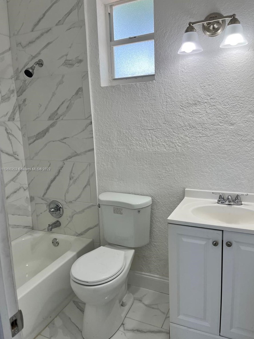 2279 94th St, Miami FL 33147-3039 exterior