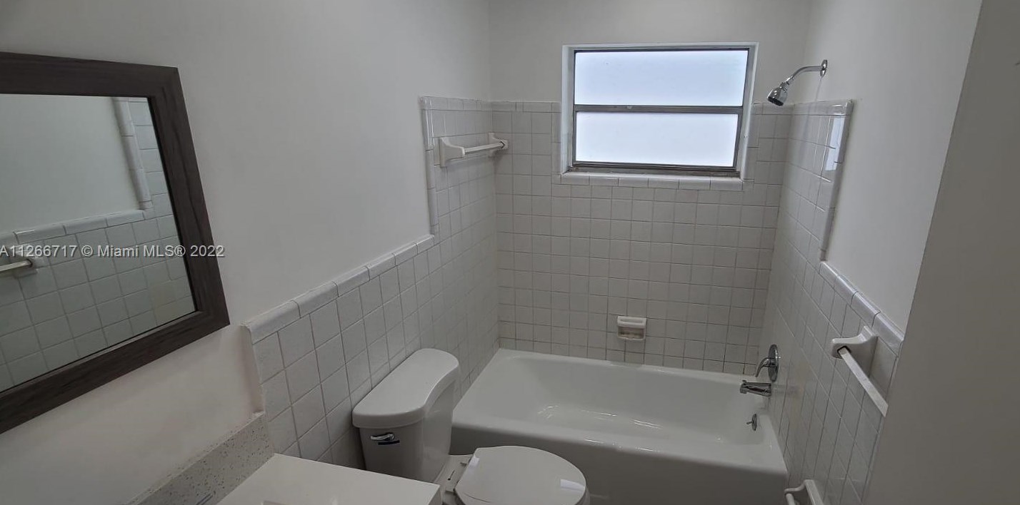 3856 Circle Dr, Hollywood FL  33021-7467 exterior