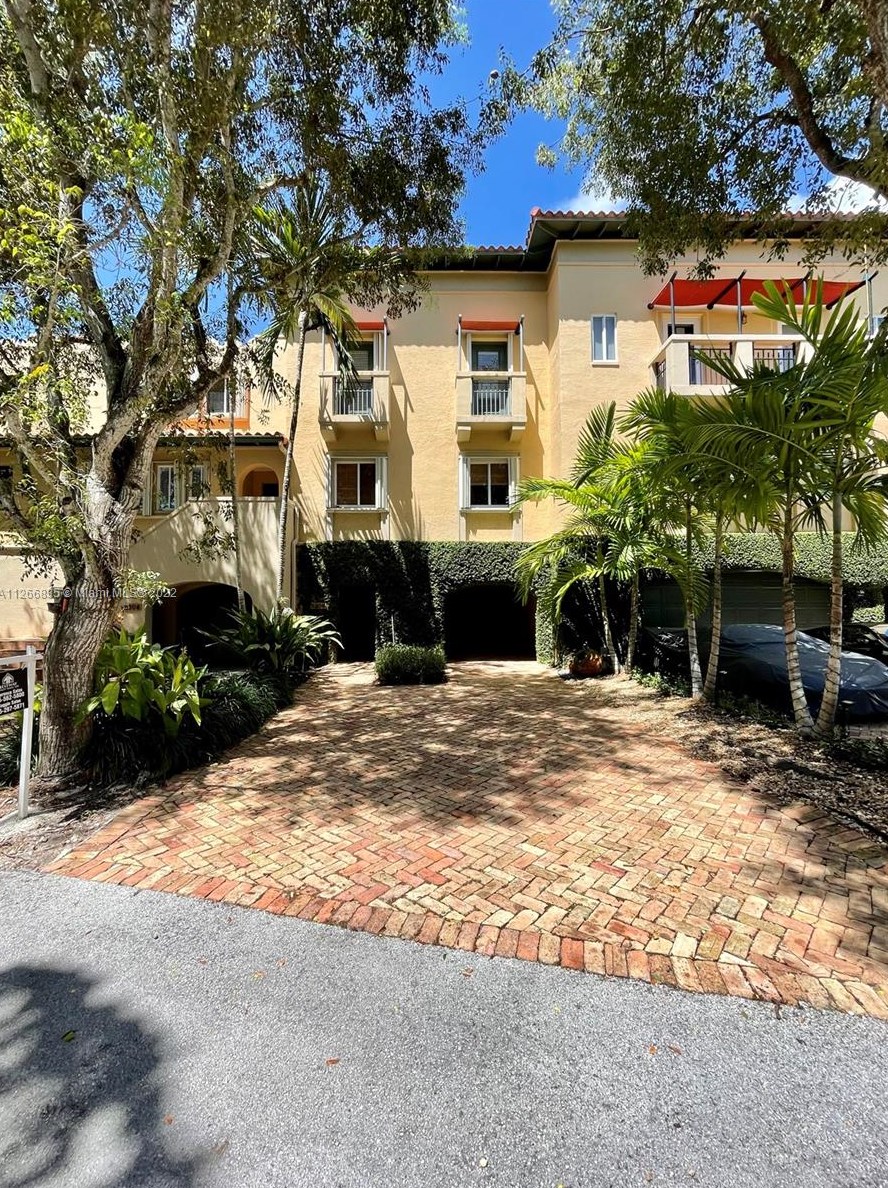 6204 Paradise Point Dr #6204, Miami, FL 33157