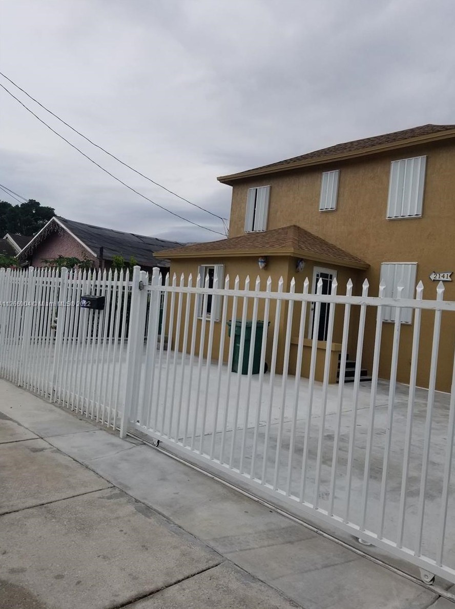 2141 49th St, Miami, FL 33142-4069