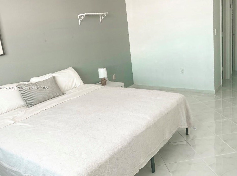 500 Bayview Dr, Miami FL 33160-4710 exterior