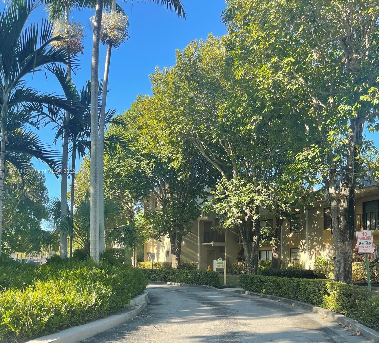 10423 Kendall Dr, Miami FL 33176-1540 exterior