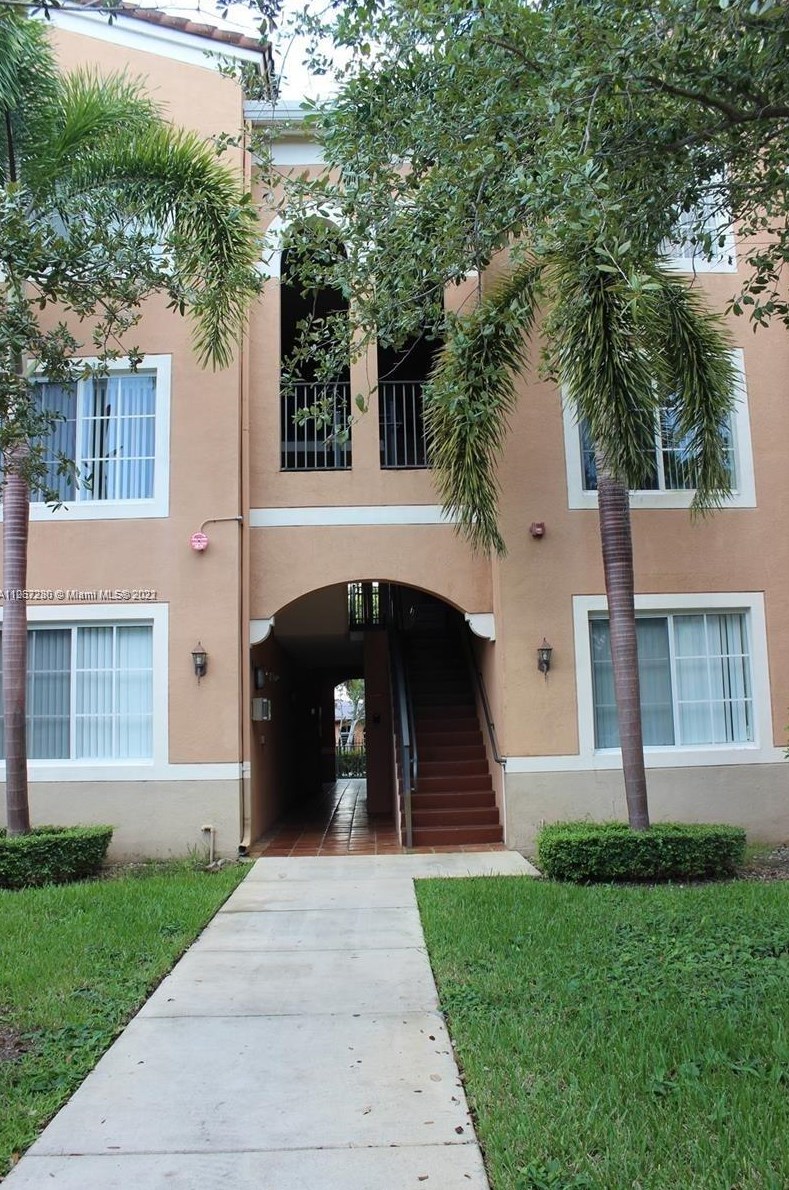 6861 Sw 44th St Apt 307, Miami, FL 33155