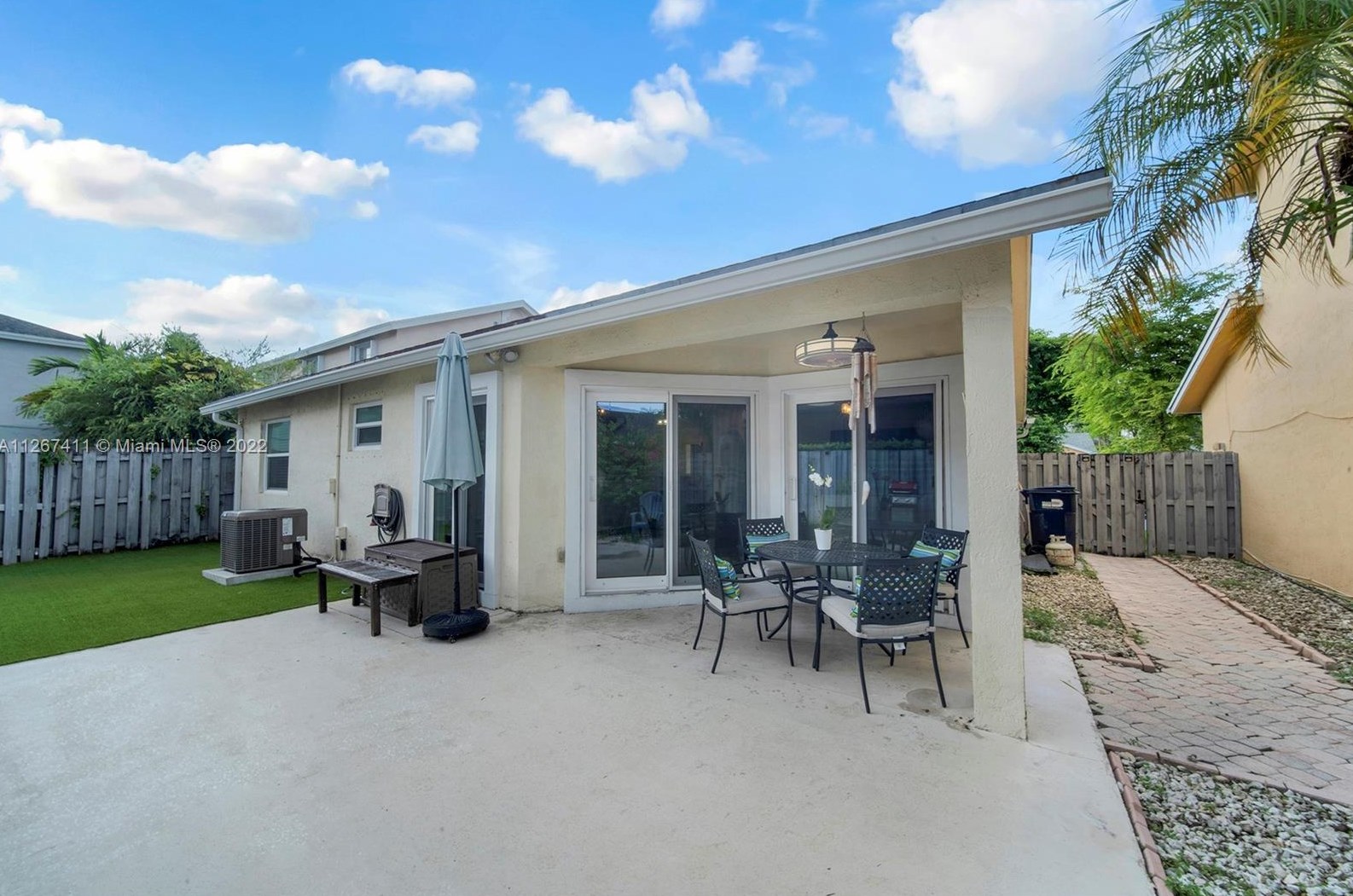 9730 Nw 51st Ln, Miami, FL 33178