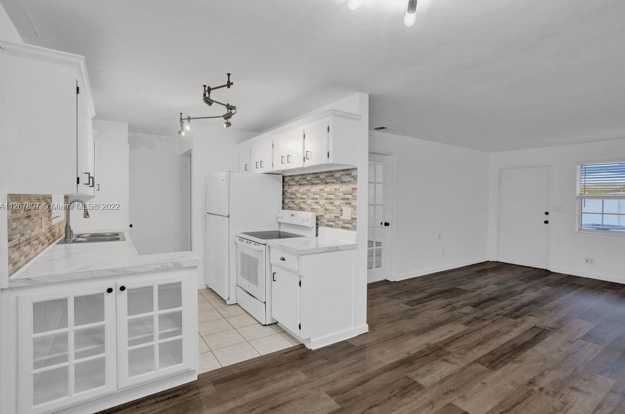 2444 Polk St, Hollywood, FL 33020-4316