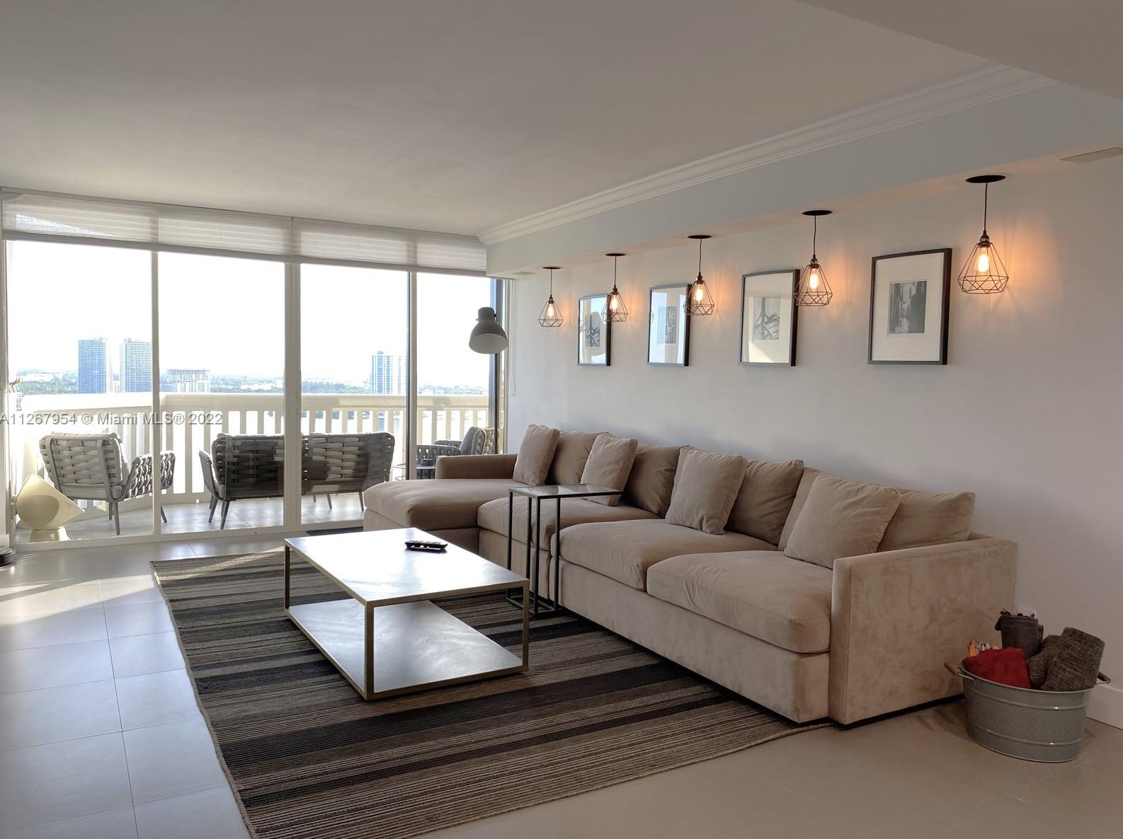 1000 E Island Blvd #2202, Miami, FL 33160