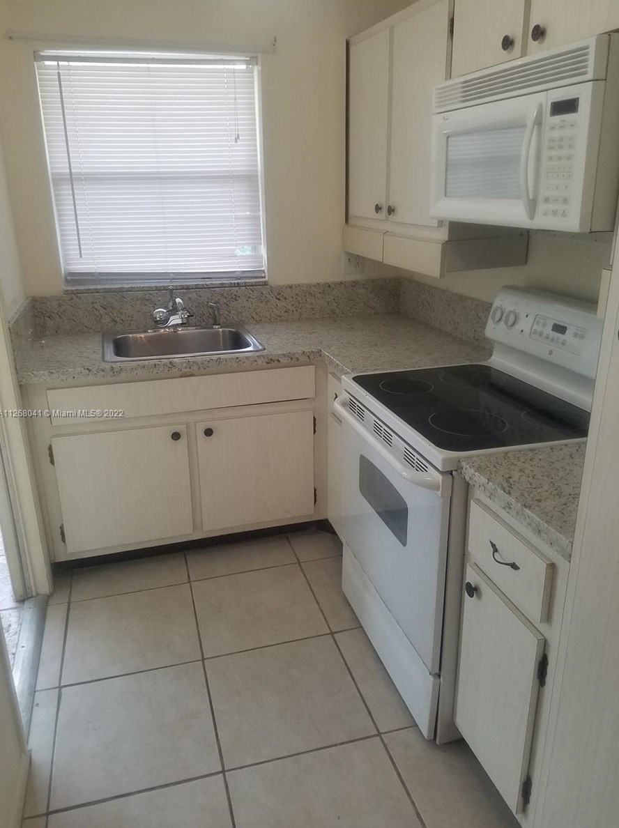 1425 Arthur St, Hollywood FL 33020-3720 exterior