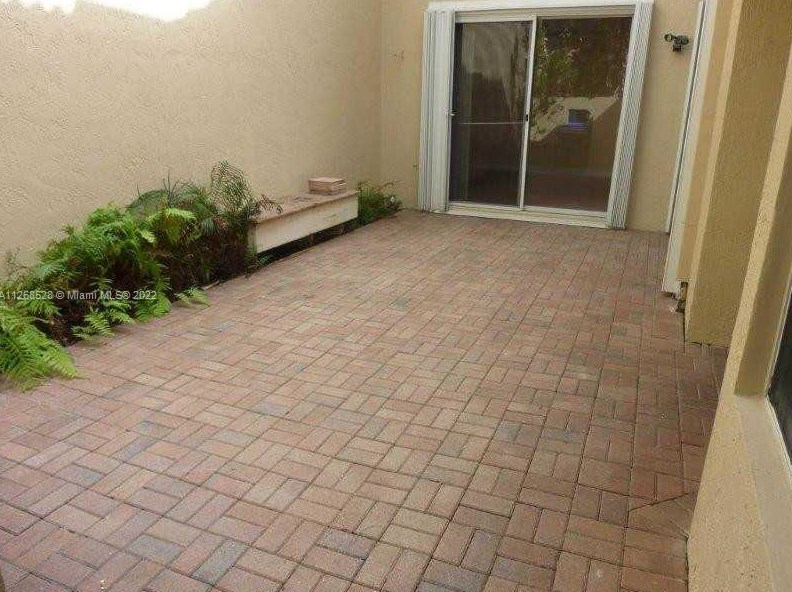 1551 Seagrape Way, Hollywood FL  33019-4862 exterior