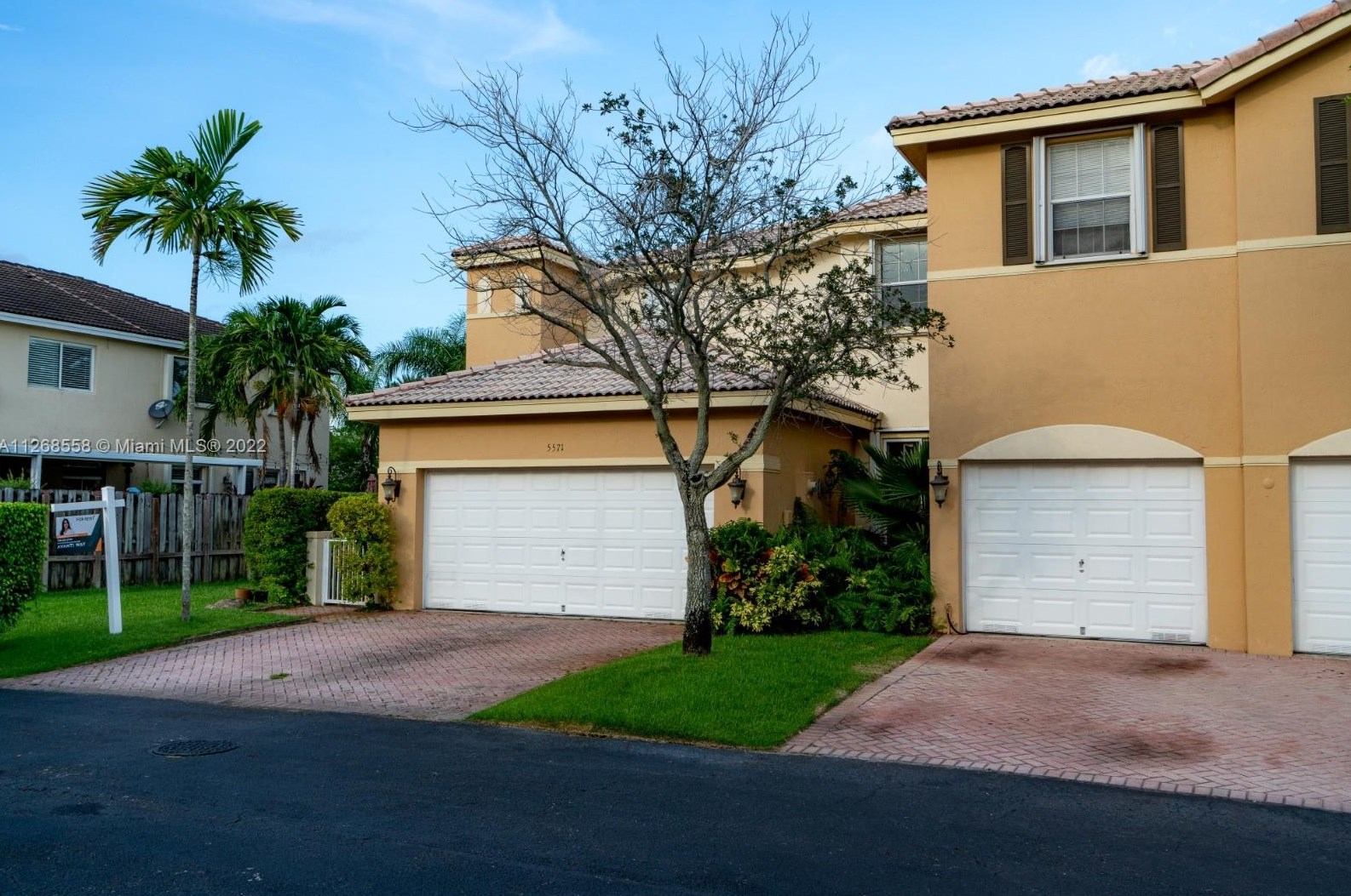 5571 112th Ct, Miami, FL 33178-3811