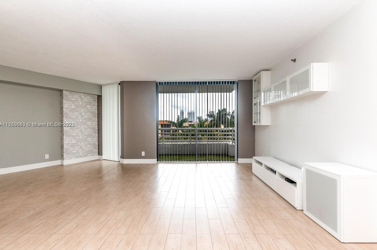 3300 Ne 192nd St Apt 516, Miami, FL 33180
