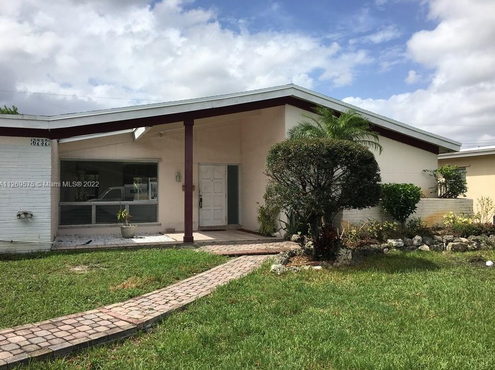 6737 Azalea Dr, Hollywood FL  33023-4858 exterior