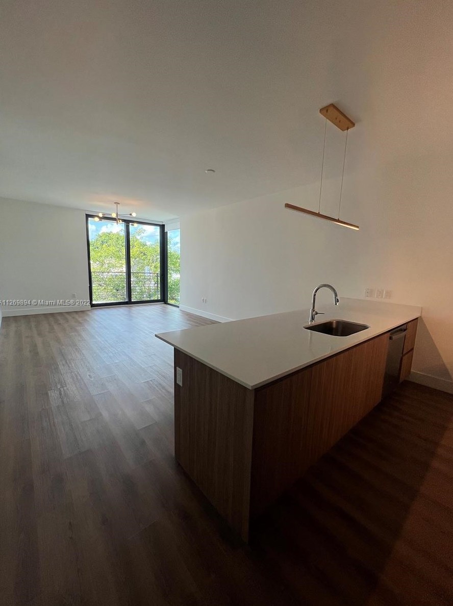 7435 61st Ave Sw #303, Miami, FL 33143