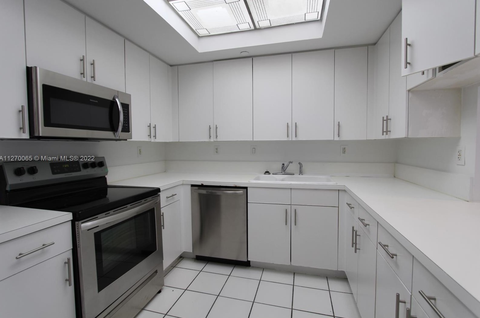9725 Nw 52nd St #422, Miami, FL 33178