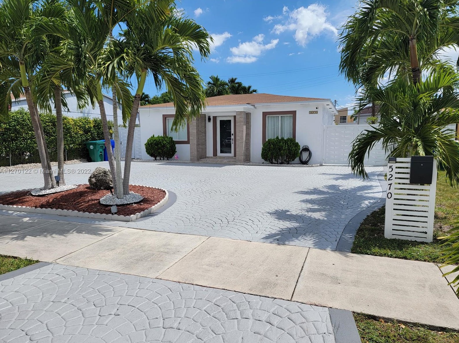5270 2nd St, Miami, FL 33126-5026