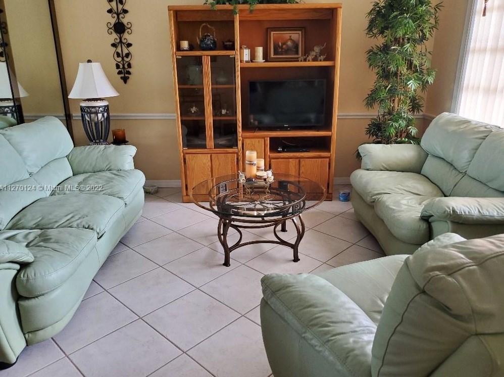 22 Se 3rd Terrace #36, Dania Beach, FL 33004