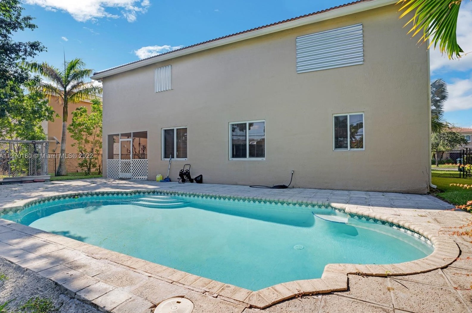 949 206th Ter, Miami, FL 33169-2358