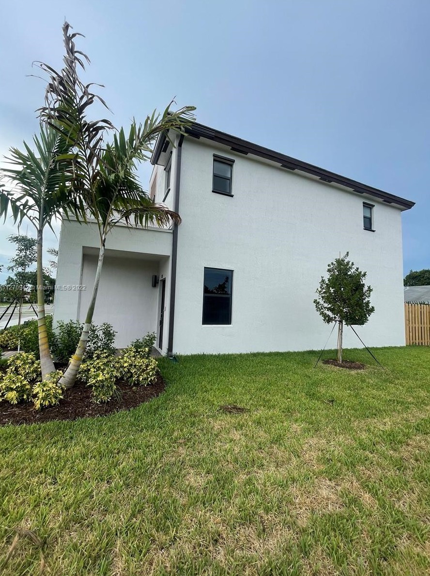 981 Ne 211th St, Miami, FL 33179