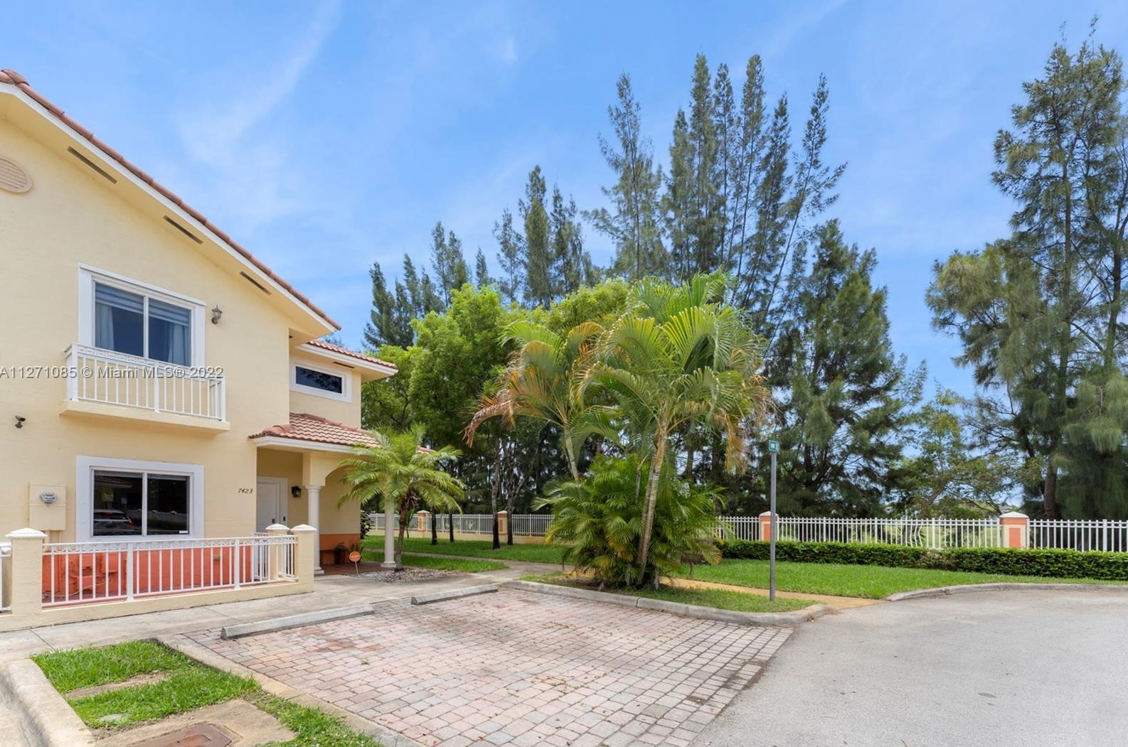 7423 Nw 182nd St #7423, Hialeah, FL 33015