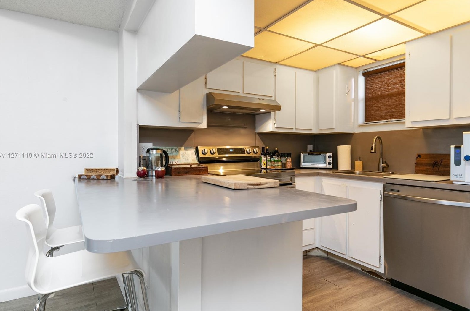8290 Lake Dr Apt 329, Miami, FL 33166
