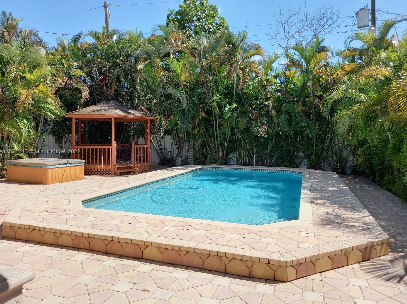 820 W 34th St, Hialeah, FL 33012