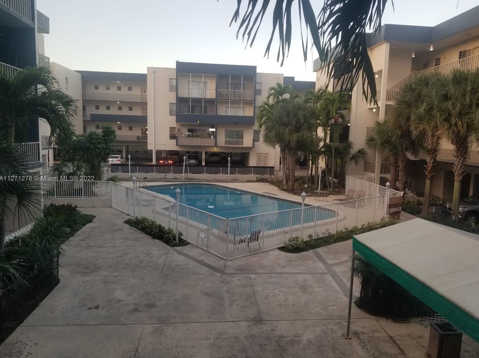16750 Ne 10th Ave Apt 202, Miami, FL 33162