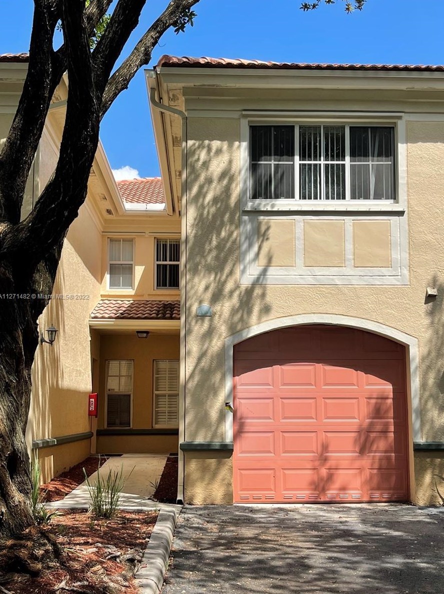 2482 Centergate Dr #105, Hollywood, FL 33025