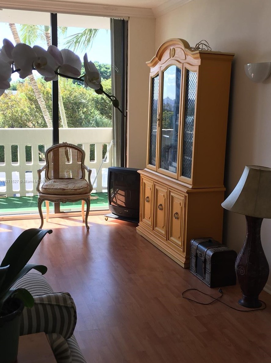 90 Edgewater Dr #317, Miami, FL 33133