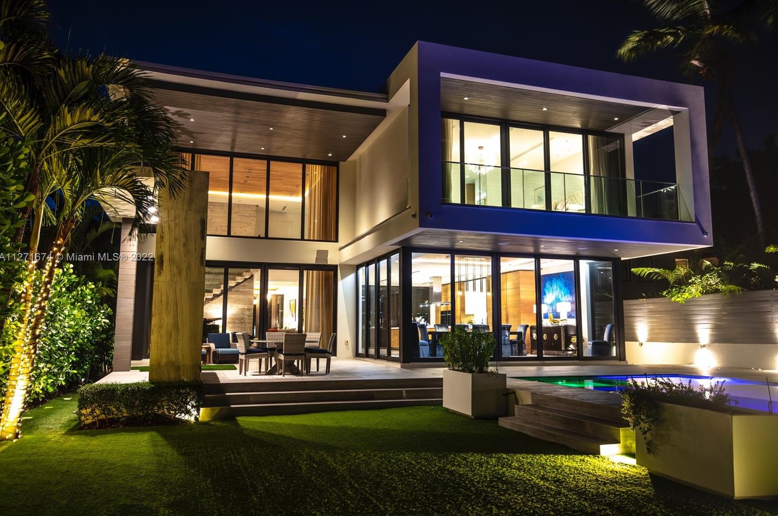 5061 Bay Rd, Miami FL  33140-2006 exterior