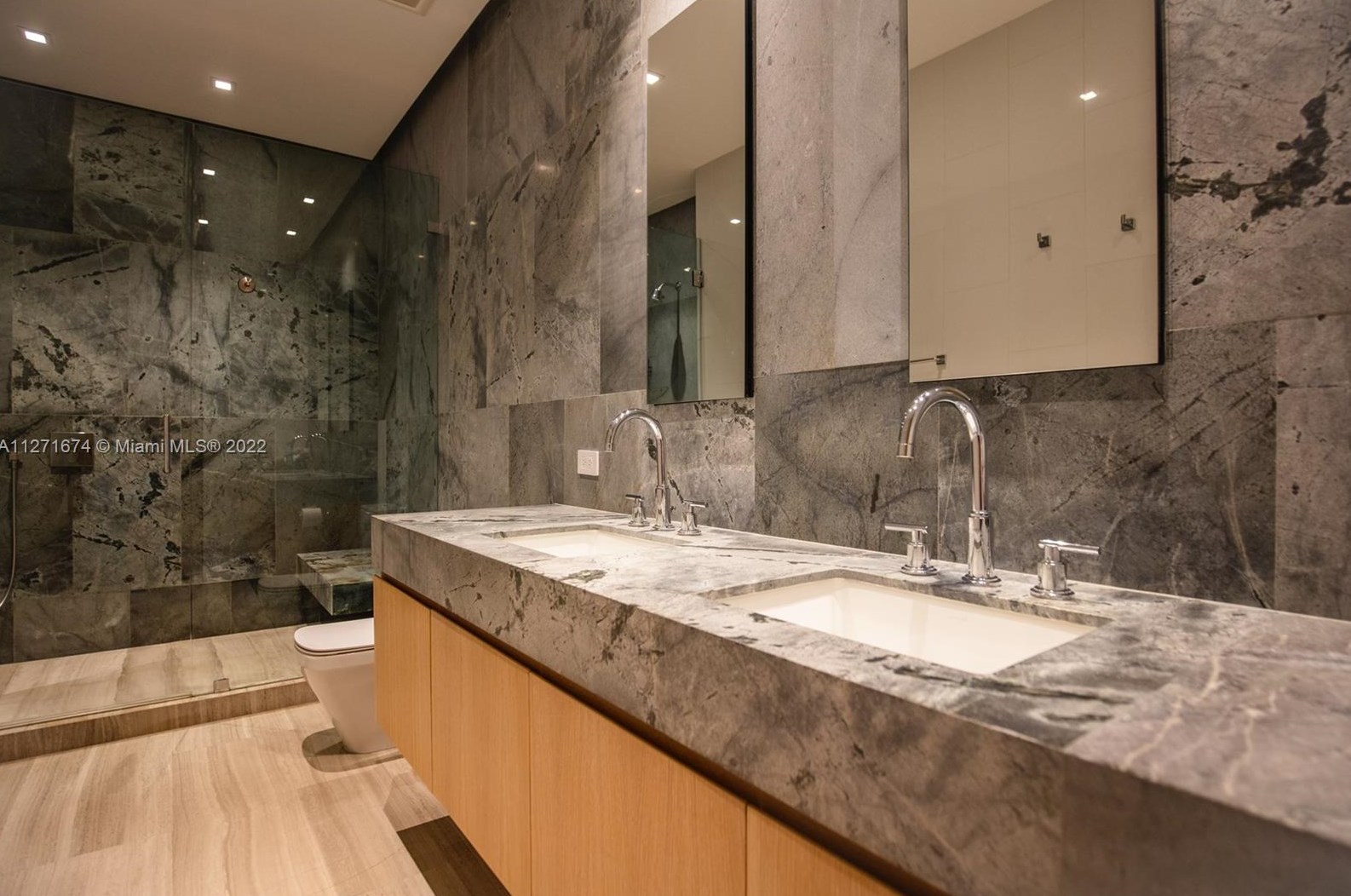 5061 Bay Rd, Miami FL  33140-2006 exterior