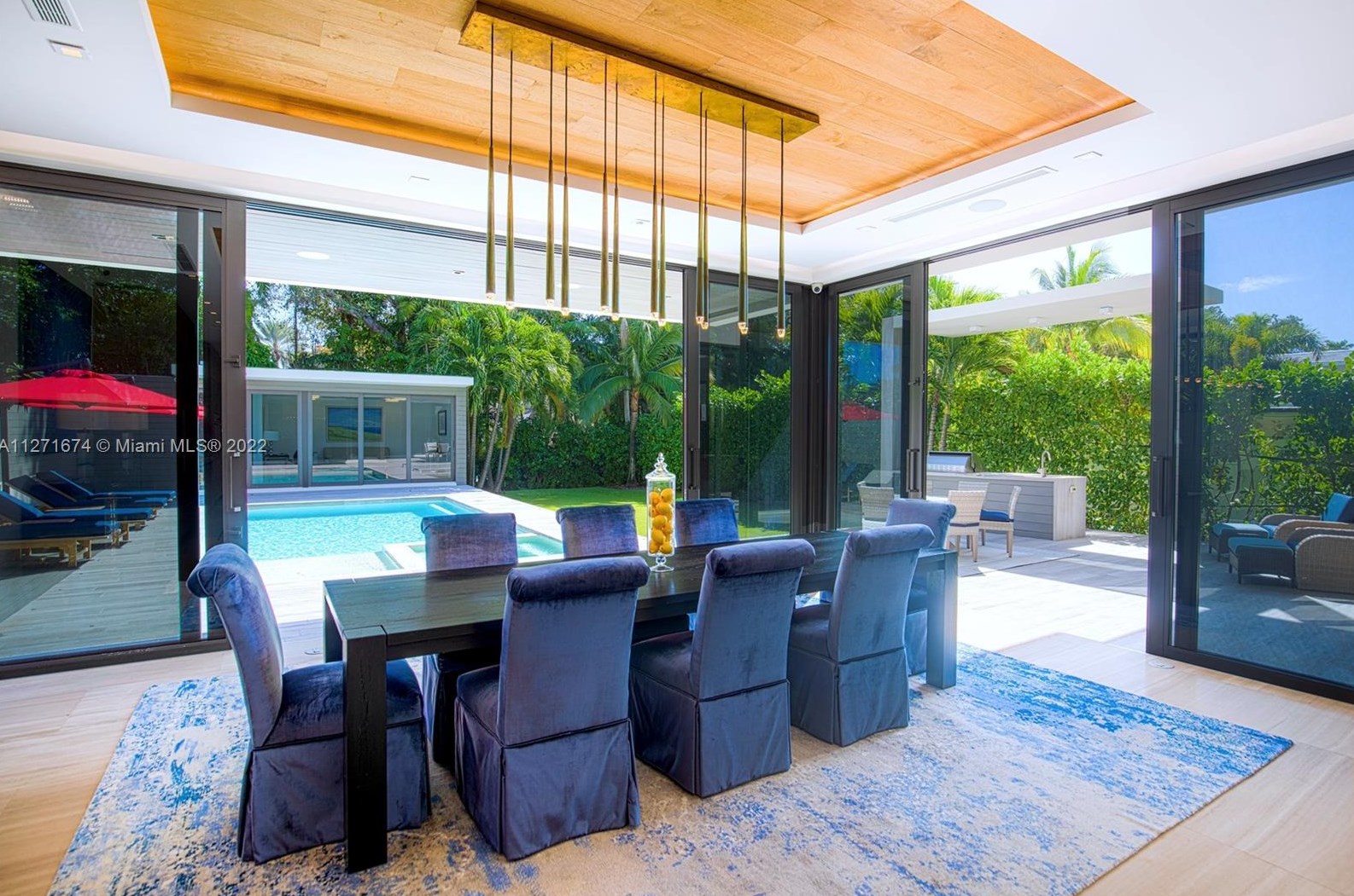 5061 Bay Rd, Miami FL  33140-2006 exterior