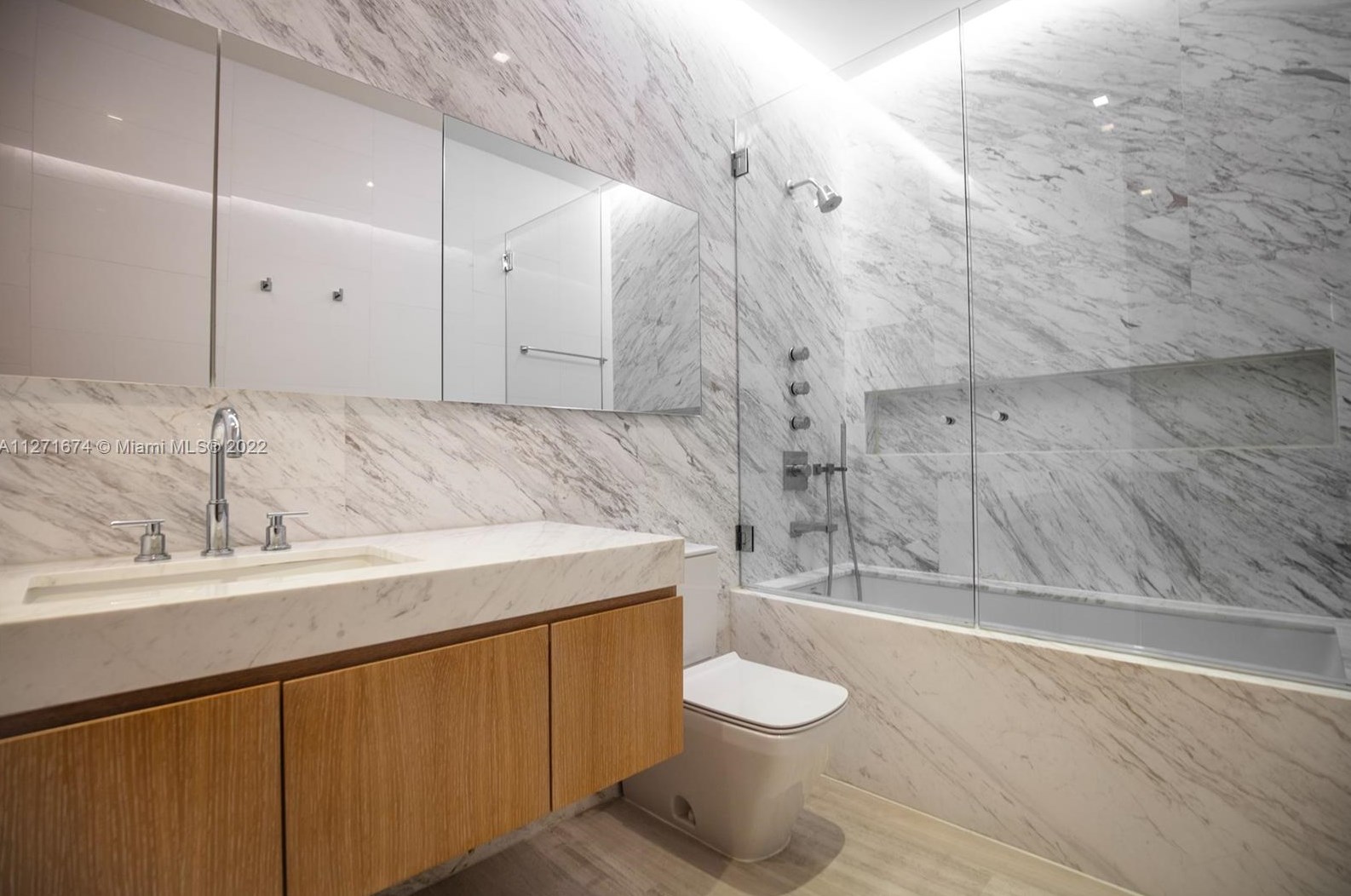 5061 Bay Rd, Miami FL  33140-2006 exterior