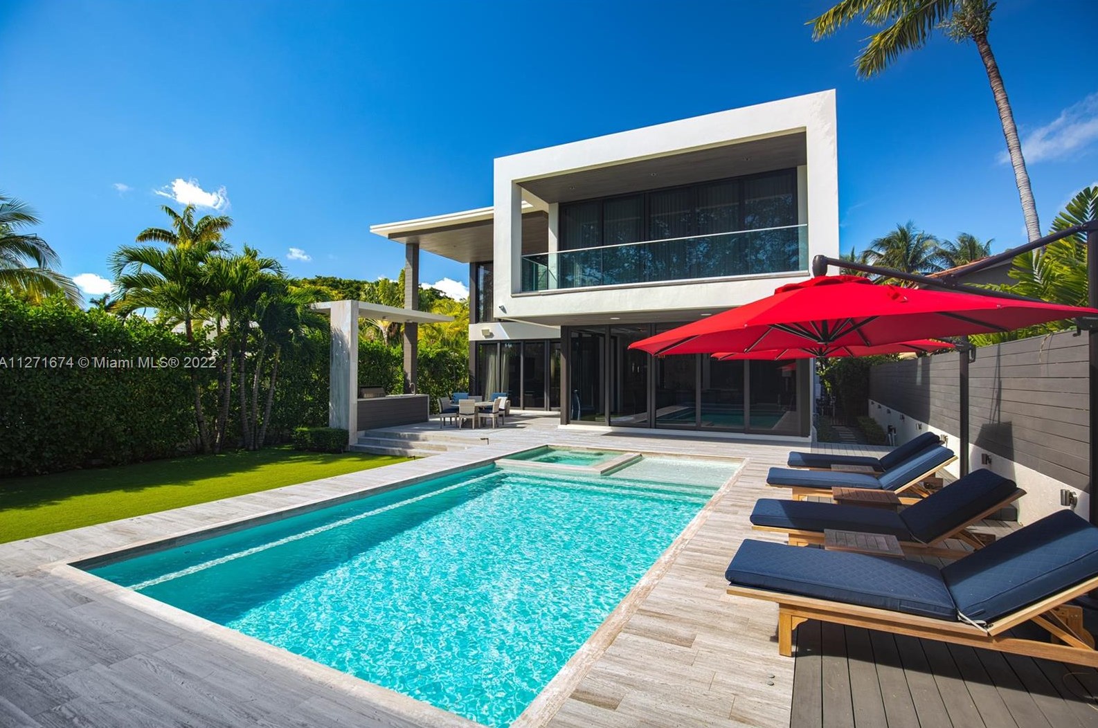 5061 Bay Rd, Miami FL  33140-2006 exterior