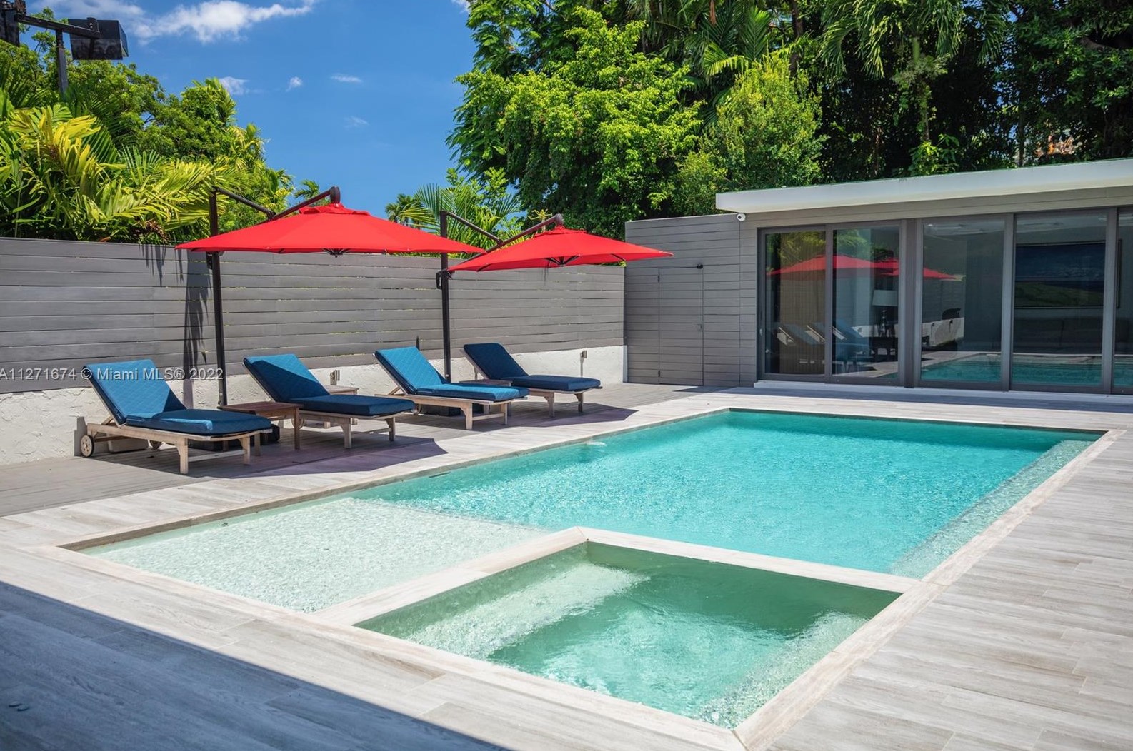 5061 Bay Rd, Miami FL  33140-2006 exterior