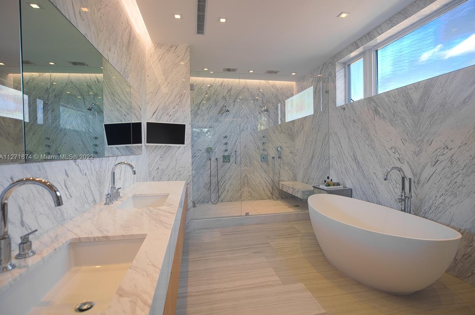 5061 Bay Rd, Miami FL  33140-2006 exterior