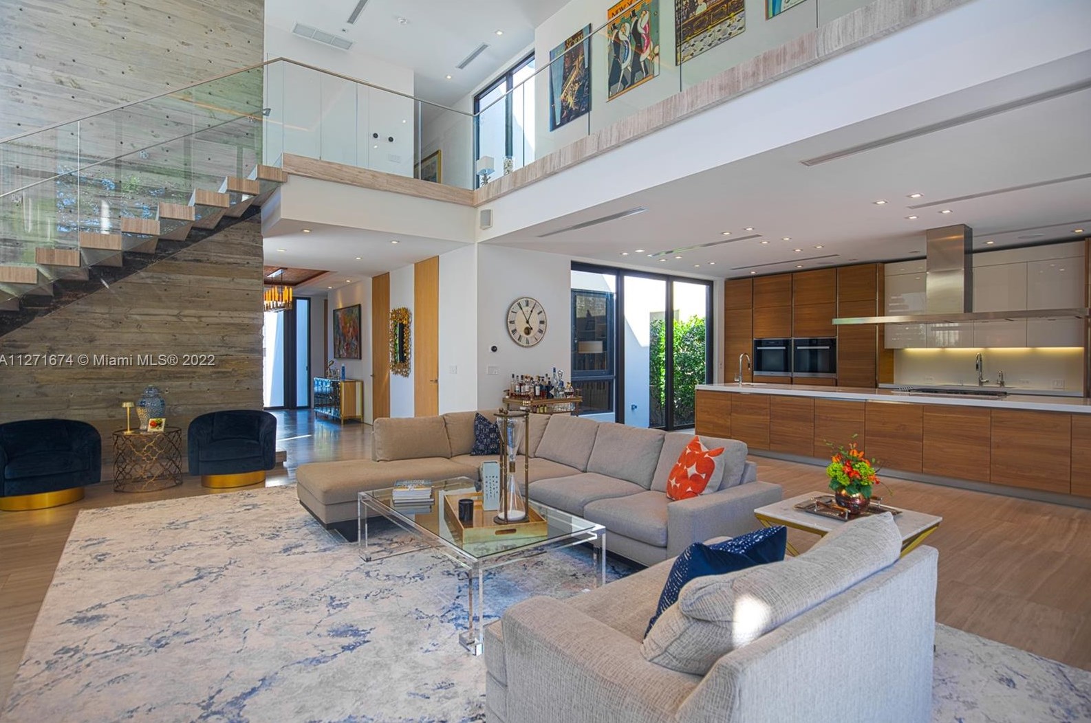 5061 Bay Rd, Miami FL  33140-2006 exterior