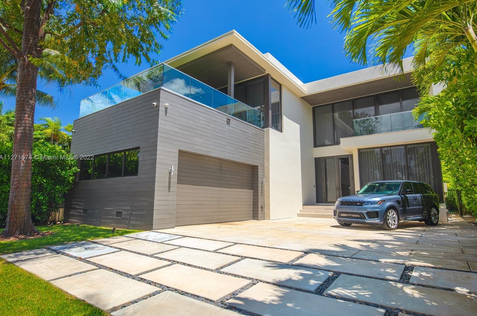 5061 Bay Rd, Miami FL  33140-2006 exterior